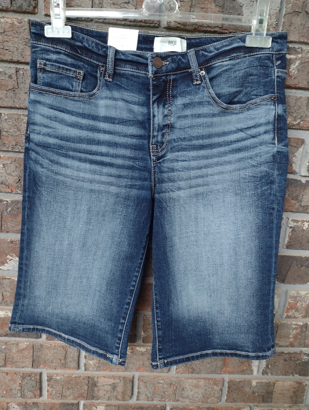 BKE Payton Jean Shorts Womens 31-(32) Universal Fit MidRise Whiskers Bermuda NWT